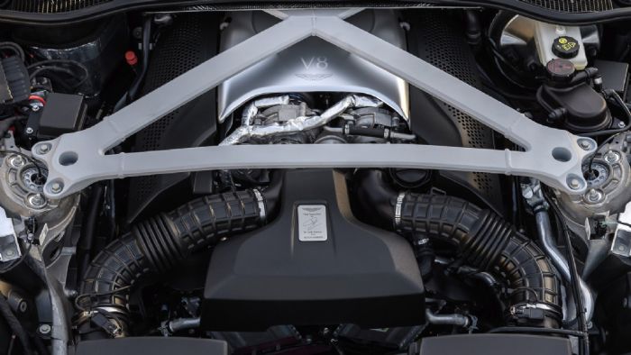 Ο twin-turbo V8 κινητήρας απέκτησε νέα εισαγωγή αέρα, καινούργια εξάτμιση και νέο σύστημα λίπανσης. Δημιούργησε νέο λογισμικό για τον εγκέφαλο, ενώ προγραμματίστηκε εκ νέου η χαρτογράφηση του γκαζιού και του κινητήρα. Ο twin-turbo V8 κινητήρας απέκτησε νέα εισαγωγή αέρα, καινούργια εξάτμιση και νέο σύστημα λίπανσης. Δημιούργησε νέο λογισμικό για τον εγκέφαλο, ενώ προγραμματίστηκε εκ νέου η χαρτογράφηση του γκαζιού και του κινητήρα.